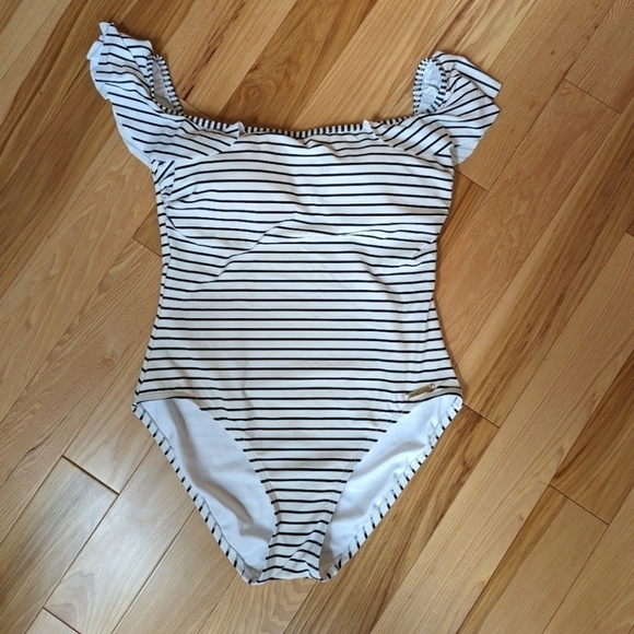 😊 Vince Camuto one piece black white striped swimsuit with ruffled straps sz 10 - Picture 2 of 9